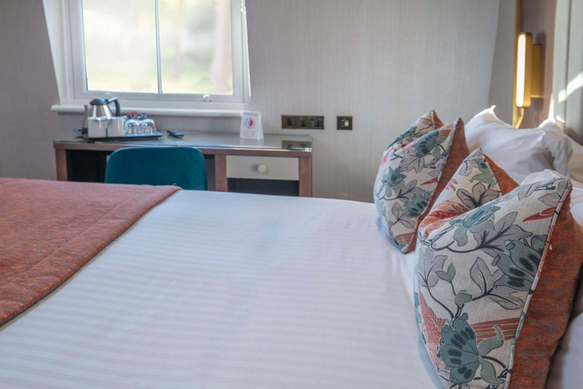Voco The Clifton Folkestone By Ihg Hotel Bagian luar foto