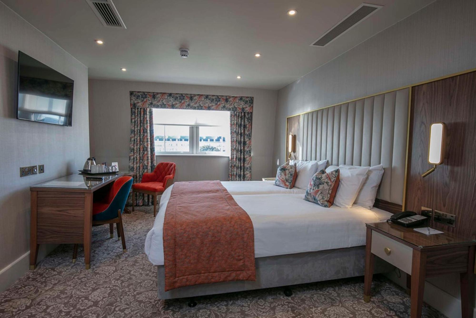 Voco The Clifton Folkestone By Ihg Hotel Bagian luar foto