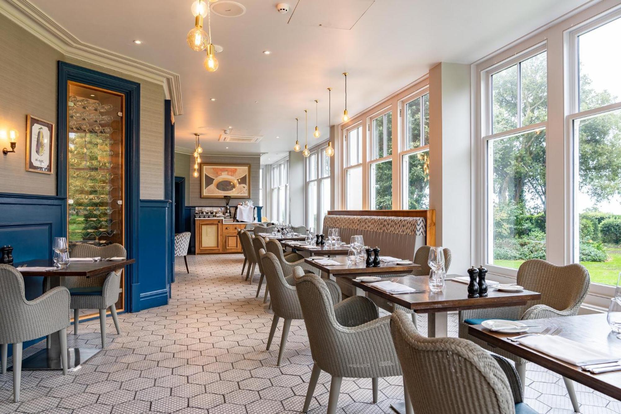 Voco The Clifton Folkestone By Ihg Hotel Bagian luar foto