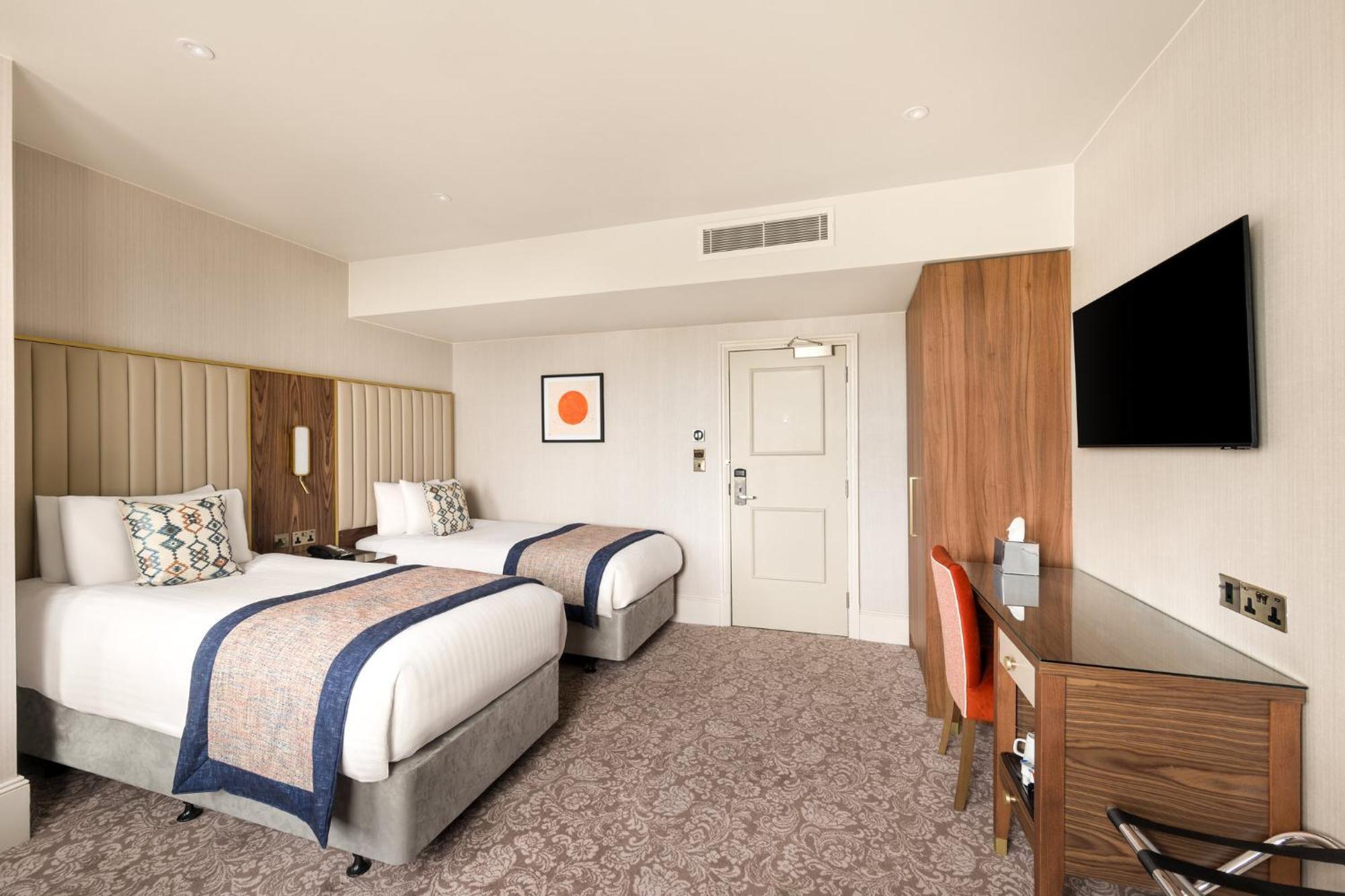 Voco The Clifton Folkestone By Ihg Hotel Bagian luar foto